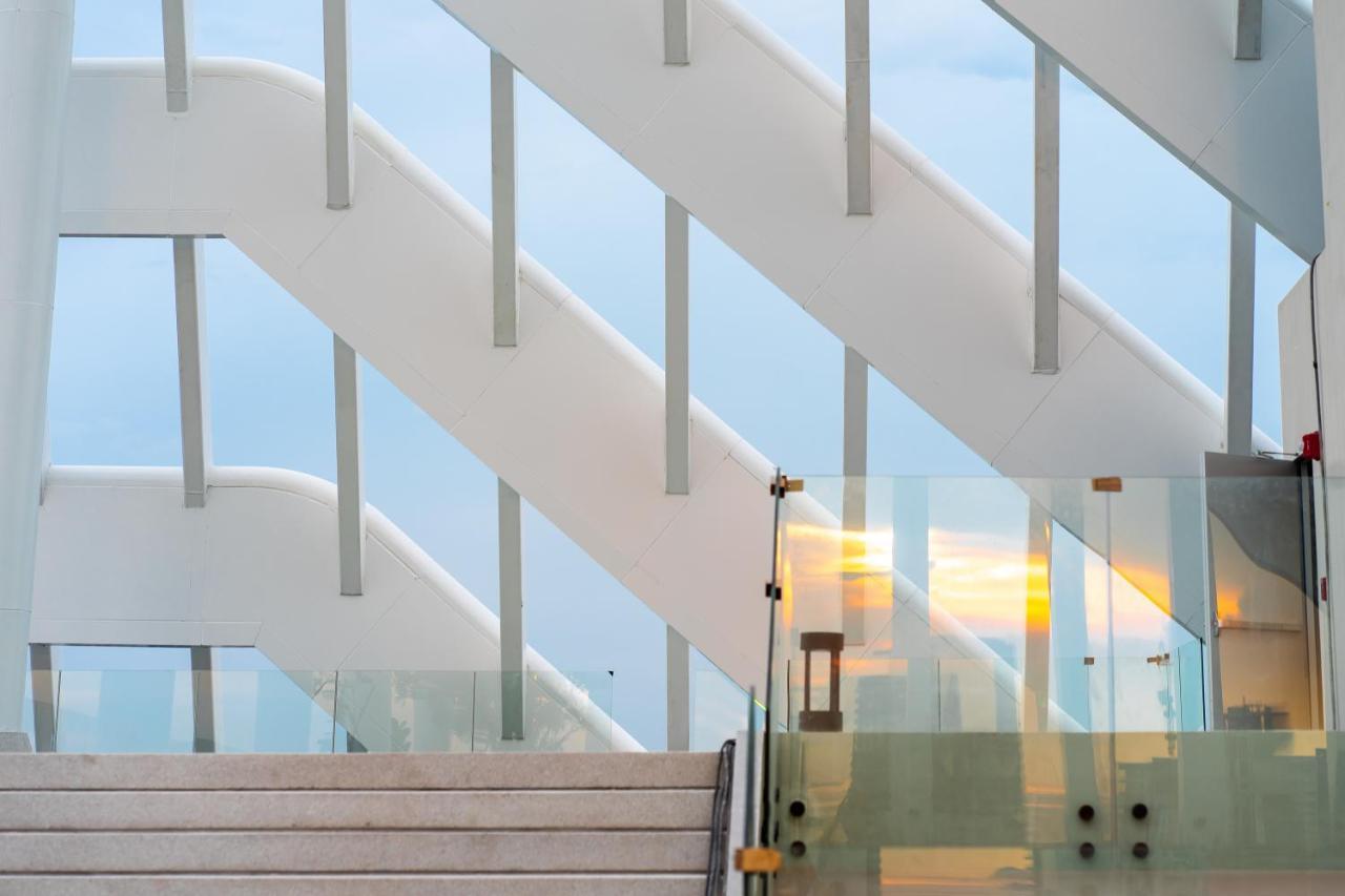Arbour Hotel And Residence Pattaya Exterior foto The staircase
