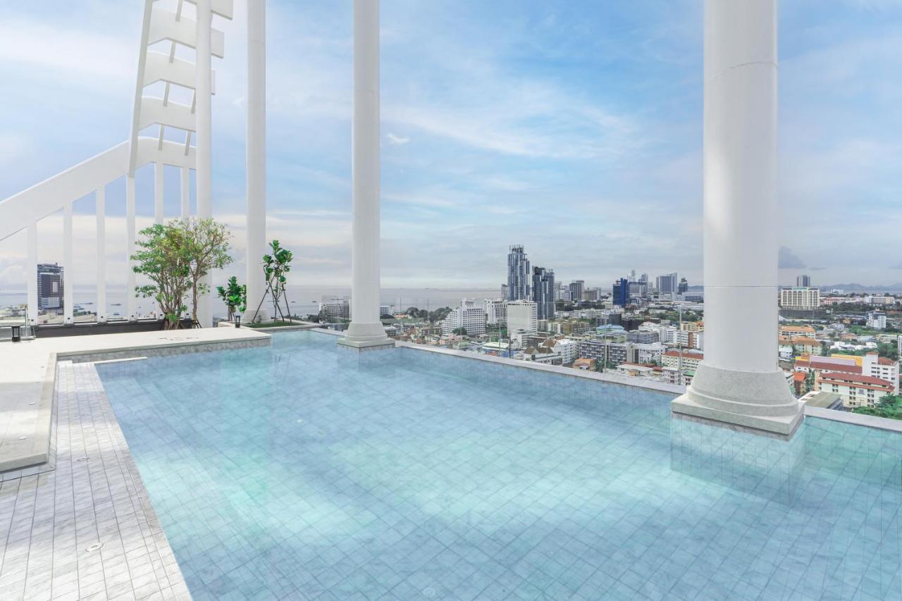 Arbour Hotel And Residence Pattaya Exterior foto The pool at the 36th floor