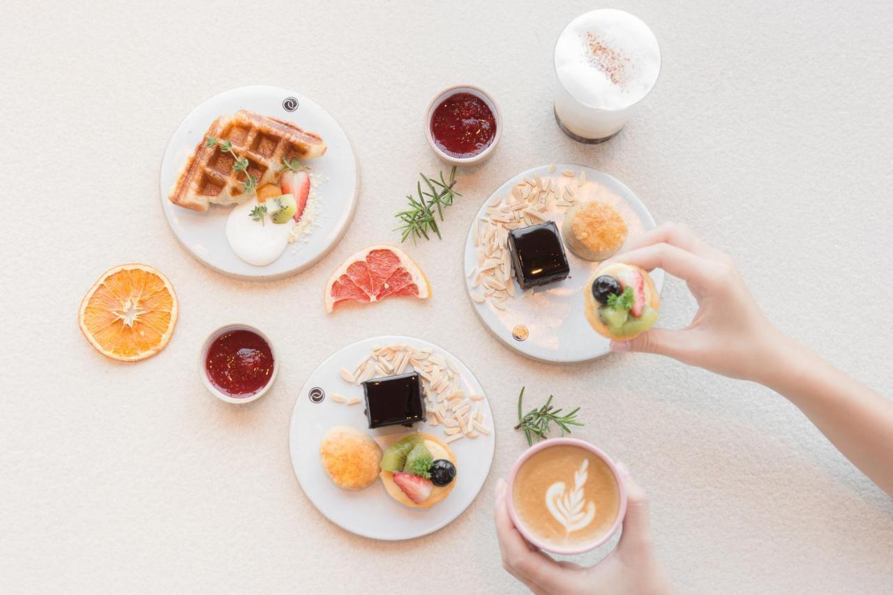 Arbour Hotel And Residence Pattaya Exterior foto A typical breakfast at the hotel